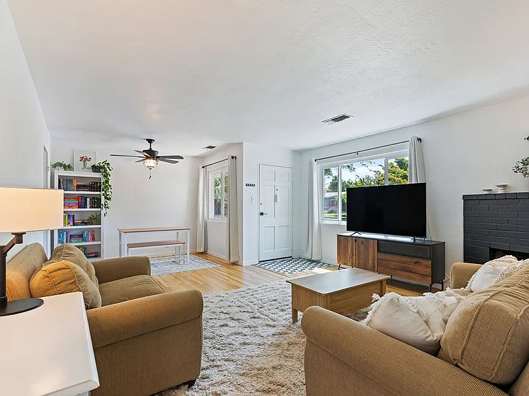 1580 Jeffries Ave — Photo 8