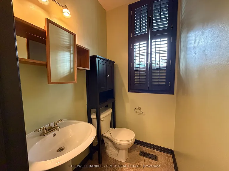 75 Margaret Graham Cres — Photo 13
