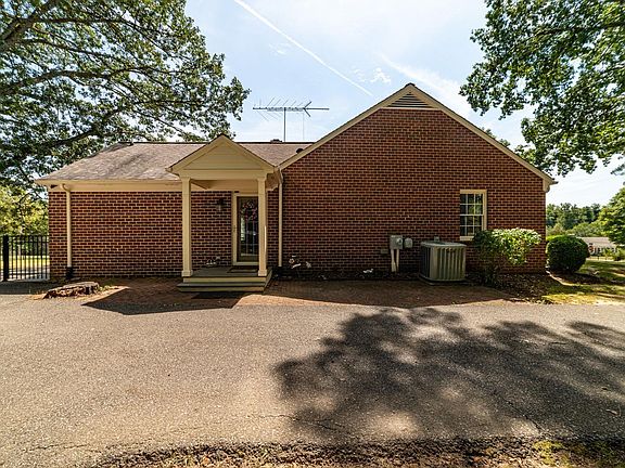 4th image of 21 Callaway Ct