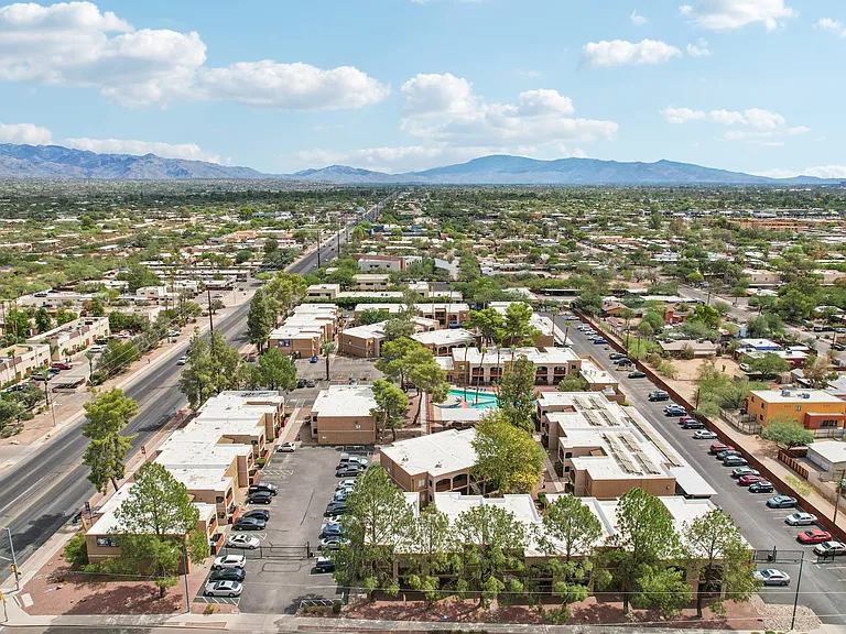 College Town Tucson- Near The U of A — Photo 43