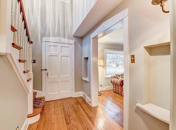 3rd image of 102 N Edgewood Ave