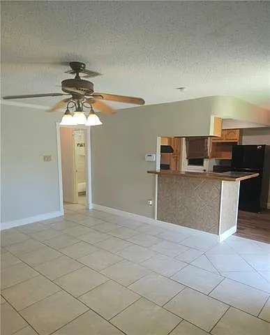 4 bed, 2.0 bath, 1271 sqft, $2,000 — Photo 4