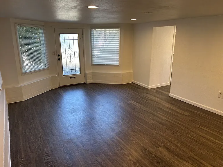 827 Georgia St — Photo 7