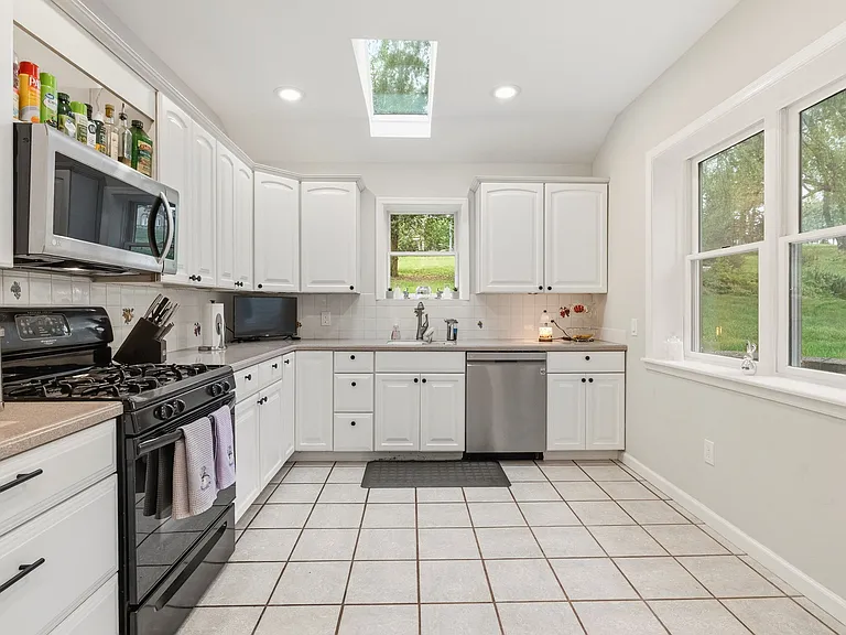 27 Wagner Ln #2 — Photo 14