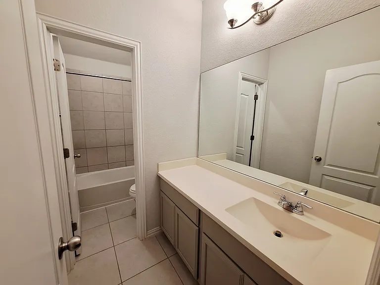 5900 Bucine Cv — Photo 34