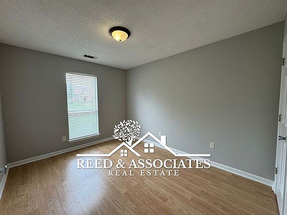 5th image of 130 Oaksedge Dr