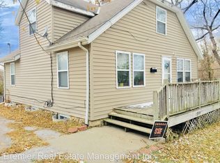 2200 S Hall Rd, Independence, MO 64052