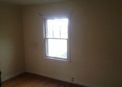 4th image of 2021 Wallace Ave
