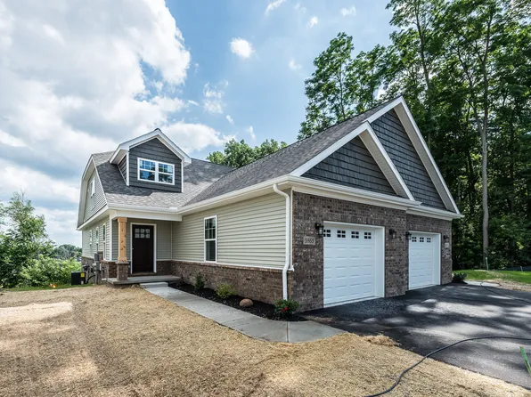 5865 Scenic Bluff Dr, Brighton, MI 48116