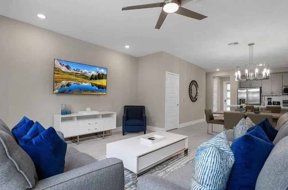 3 bed, 2.5 bath, 1708 sqft, $2,800 — Photo 2