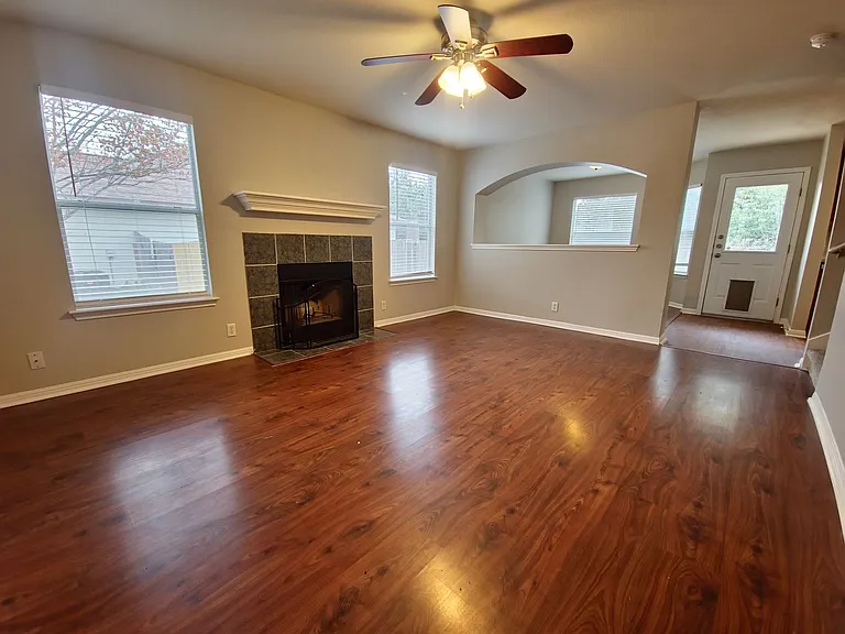 107 Orange Tree Ln — Photo 2