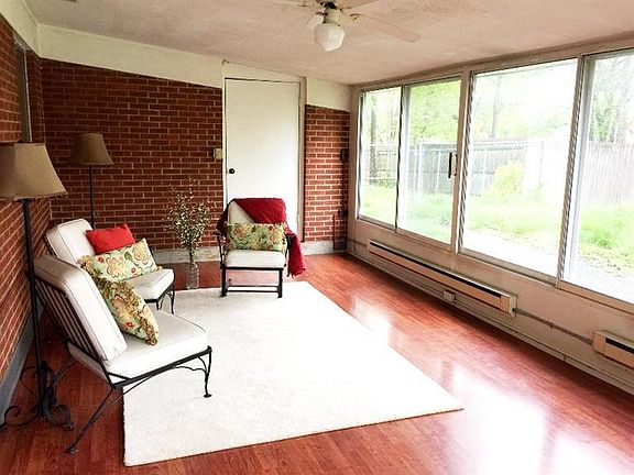 3rd image of 111 Hopewell Dr
