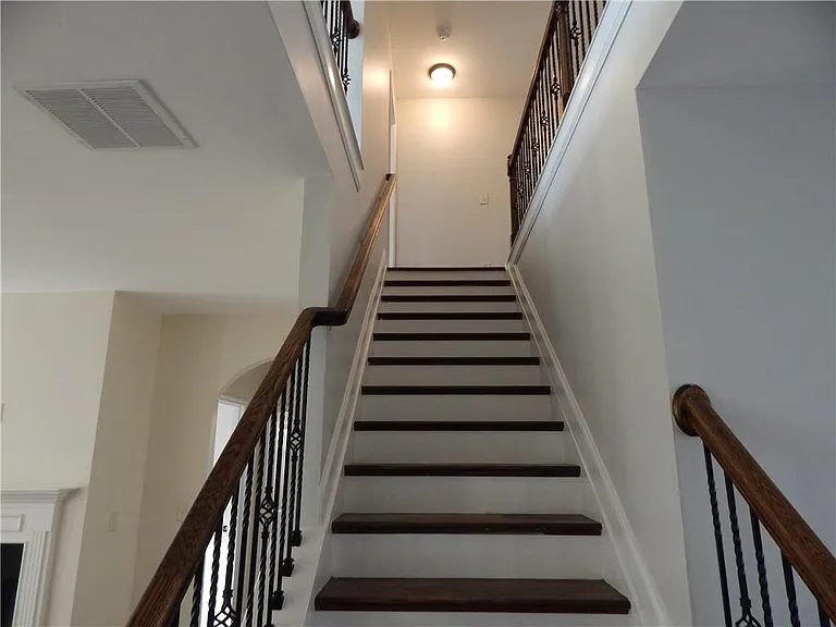 2441 Melton Common Dr — Photo 32