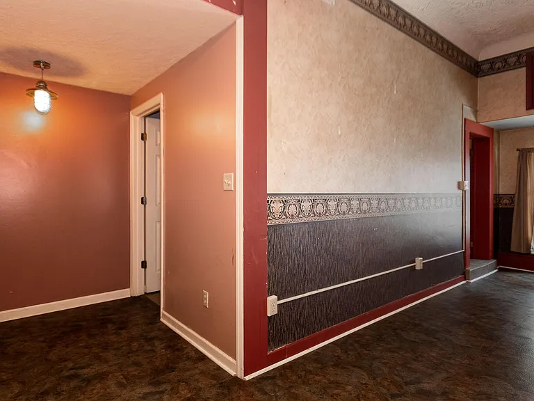214 Wall St — Photo 30
