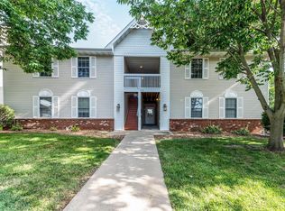 707 4th St APT D, Highland, IL 62249