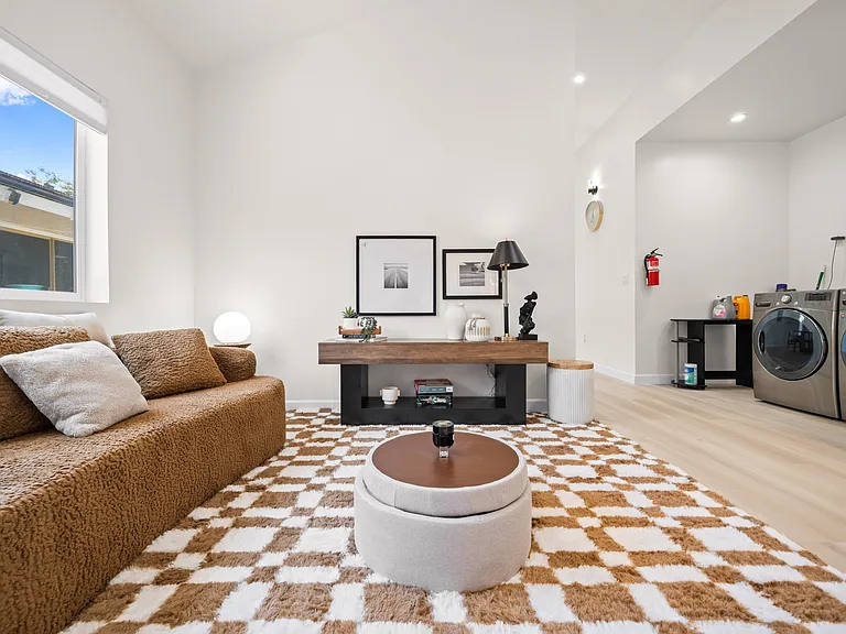 1316 S Raleo Ave — Photo 20