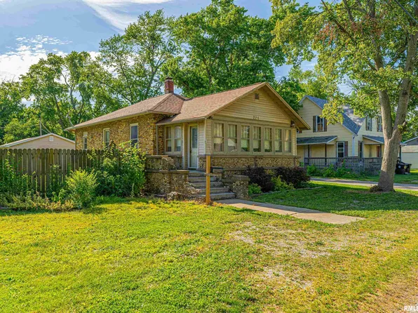721 N Elizabeth St, Clinton, IL 61727