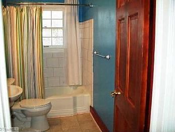 3rd image of 506 Willowbrook Dr