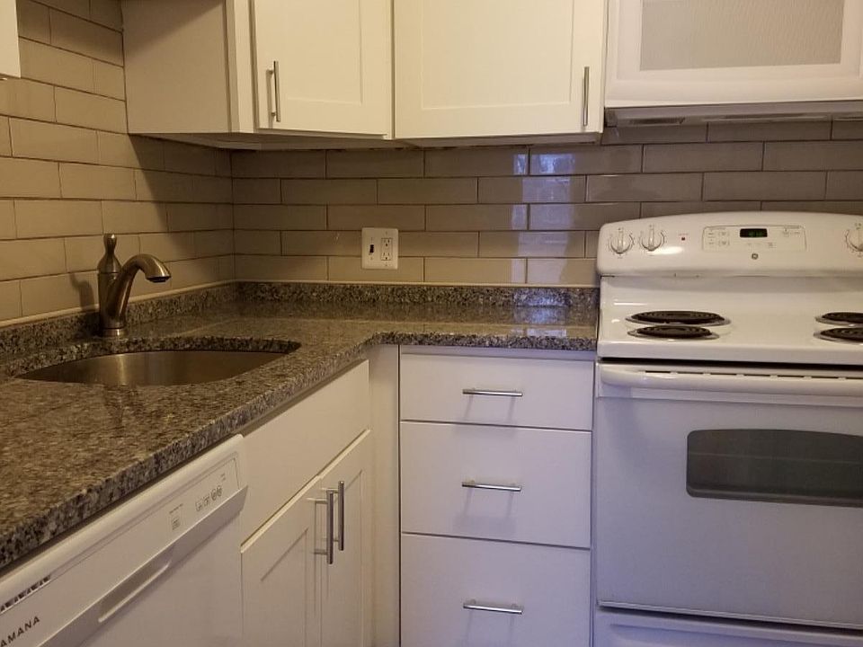 1st image of 524 Putnam Ave #15B