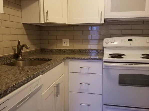 524 Putnam Ave #15B, Cambridge, MA 02139