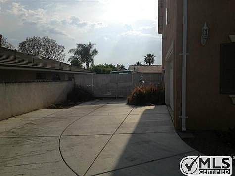4th image of 1308 S Cactus Ave