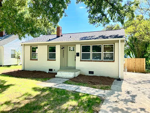 2221 Highland St Photo 1