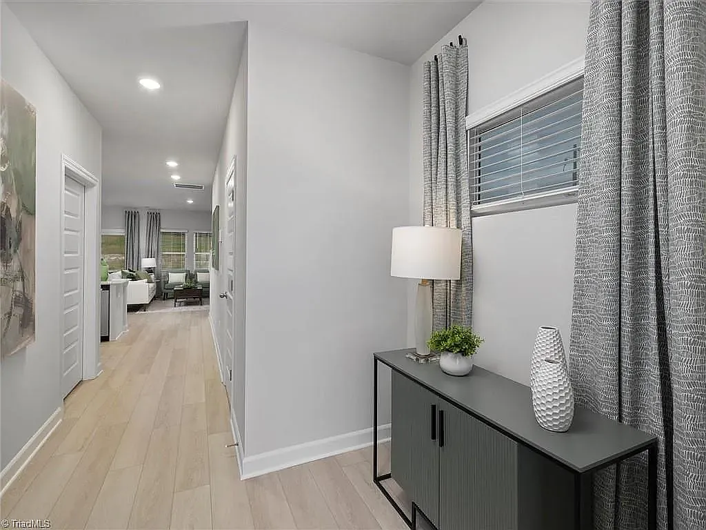 3 bed, 2.5 bath, 1600 sqft, $1,995 — Photo 4