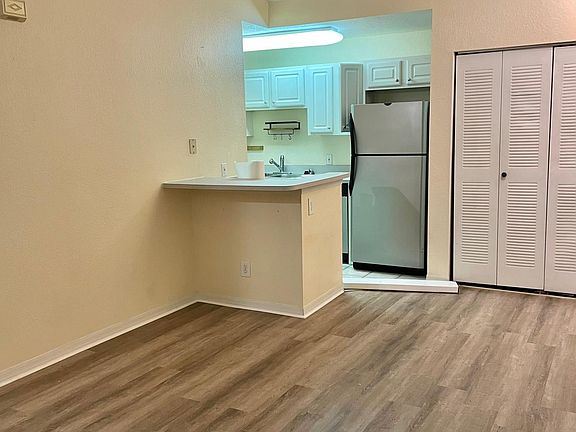 3rd image of 13700 N Richmond Park Dr #1010