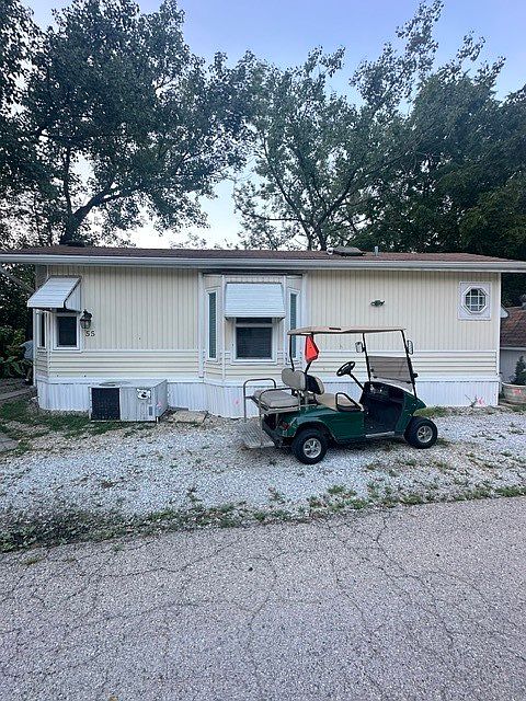 1st image of 55 Lakeshore Dr