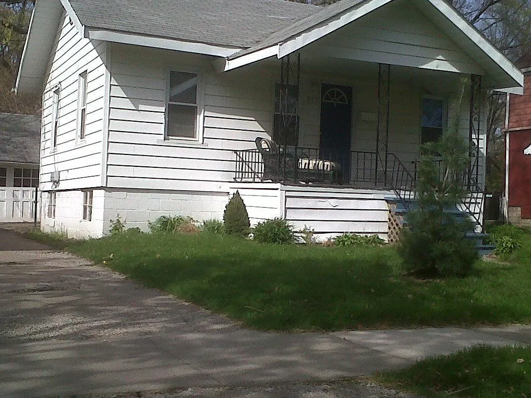 217 Wordsworth St photo 1
