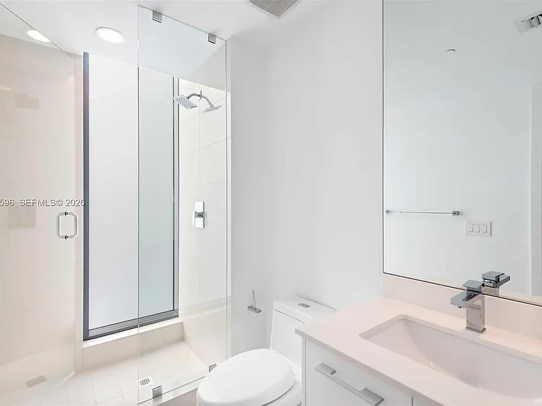 650 NE 32nd St #Penthouse 5201 — Photo 28