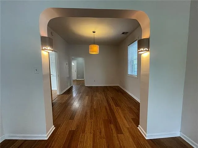 2 bed, 1.0 bath, 987 sqft, $1,750 — Photo 2