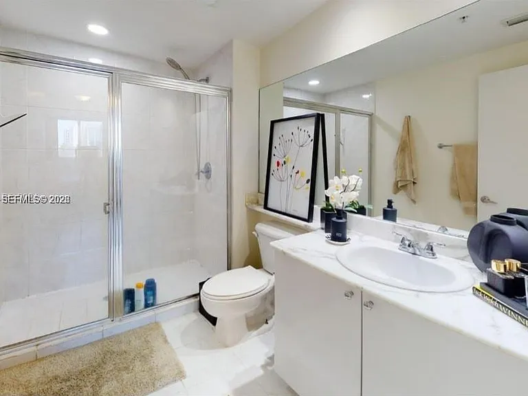 18800 NE 29th Ave #405 — Photo 8