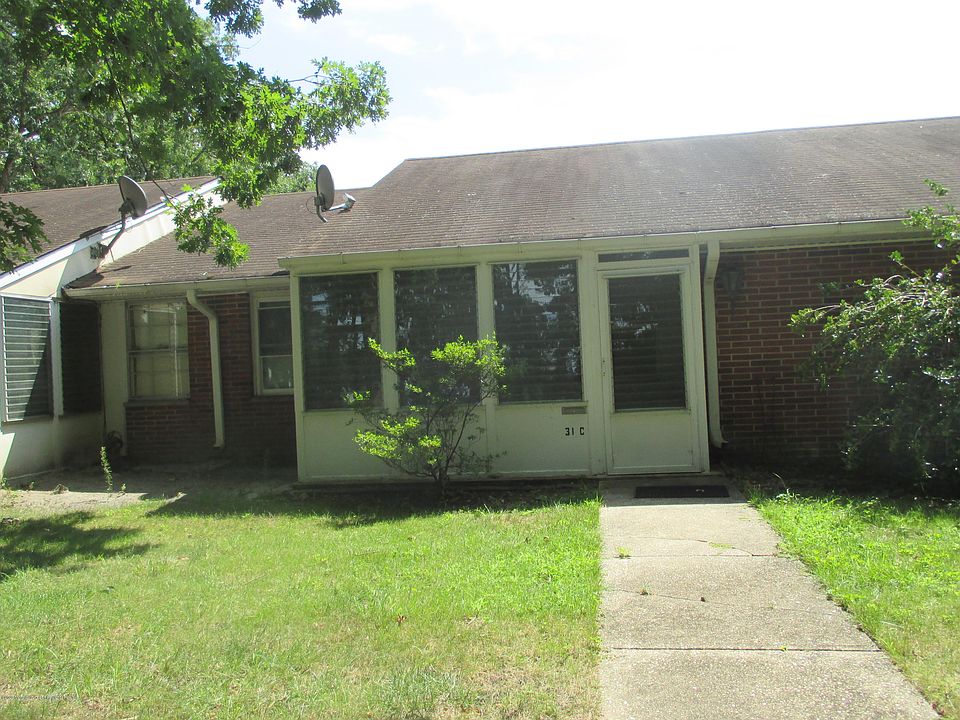 1st image of 31C Cambridge Ct #1003