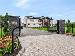 147 W Bayberry Rd, Islip, NY 11751