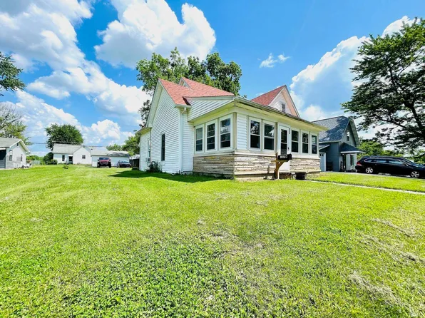 107 W Grissom Ave, Mitchell, IN 47446