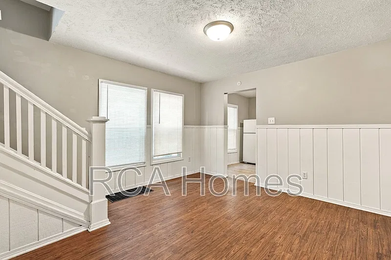 2 bed, 1.0 bath, 1400 sqft, $1,200 — Photo 2