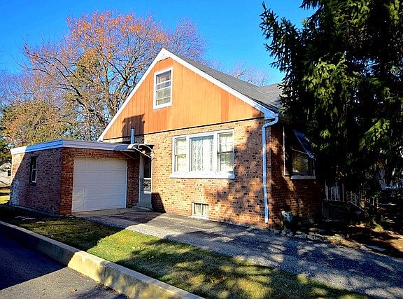 2nd image of 146 N Villa Ave