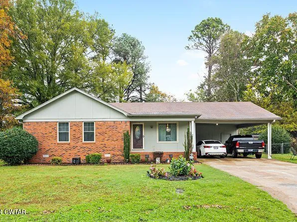 55 Smithfield Dr, Jackson, TN 38305