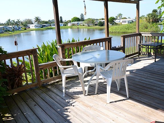2nd image of 360 NE Jade Cir