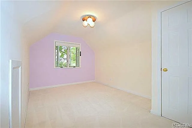 17 Hilltop Dr W — Photo 10