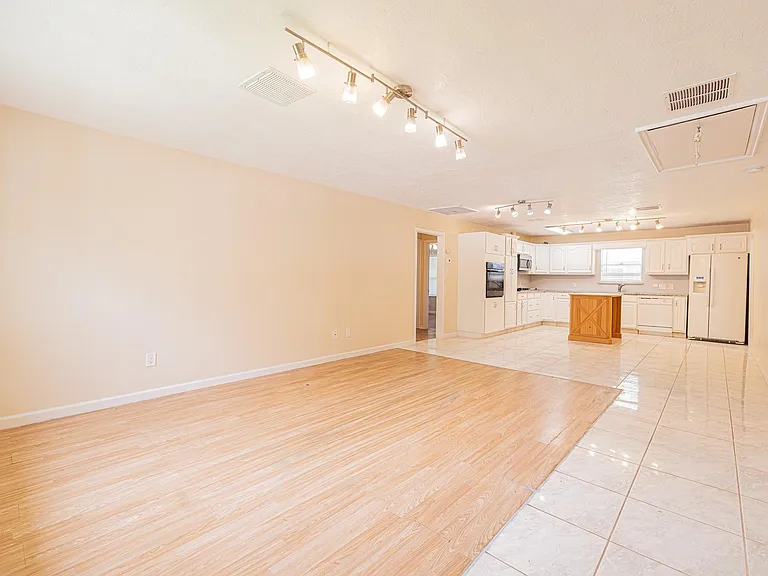 4113 Edison St — Photo 3