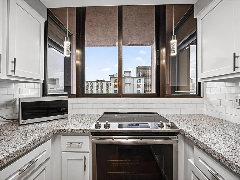 5150 Hidalgo St #402 — Photo 31