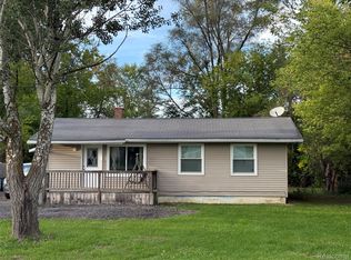 5489 Avis Dr, Burton, MI 48519