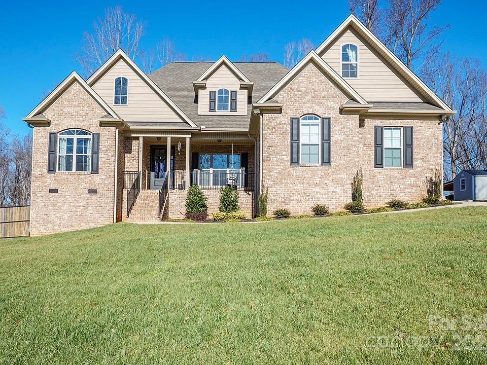 1st image of 162 Ravencrest Dr