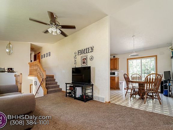 3rd image of 4010 Norseman Ave