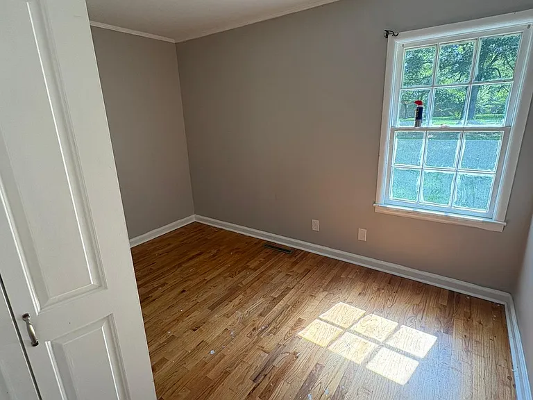 4322 Fairfax Dr — Photo 7