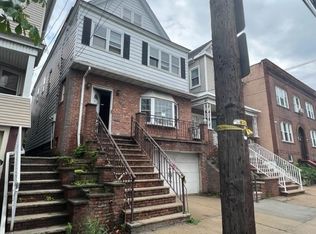 460 Avenue E, Bayonne, NJ 07002