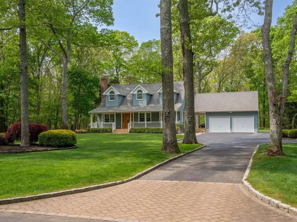 17 Wading River Road, Manorville, NY 11949