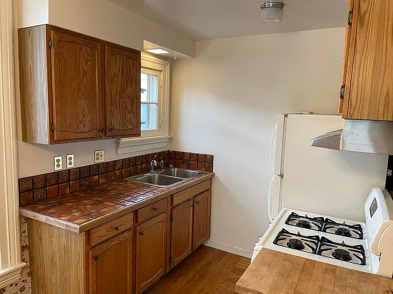 417 Crescent St NE #2 — Photo 8